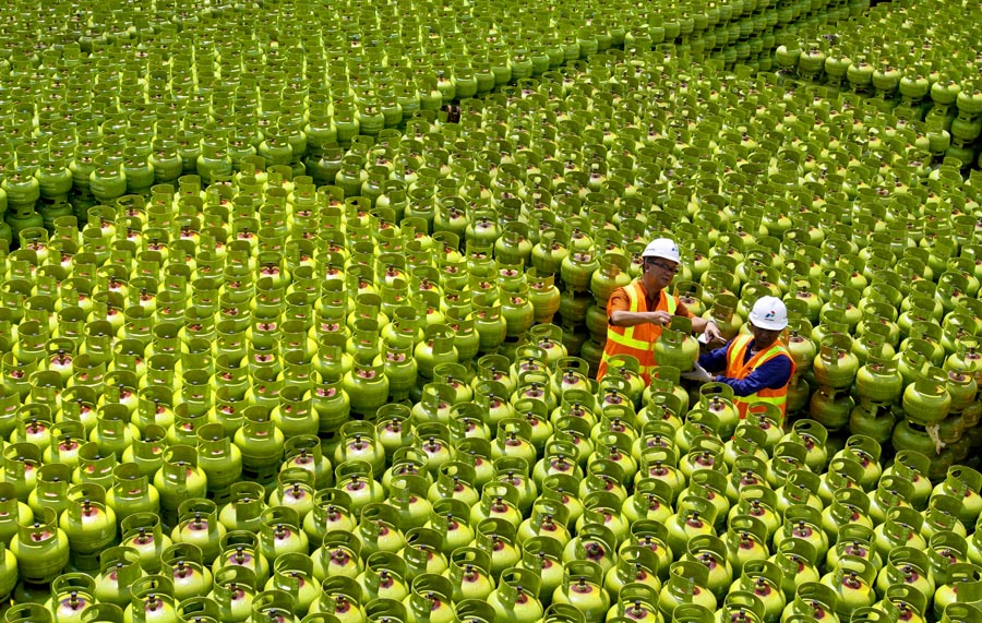 HIJAU BUKAN DAUN by Randy Tri Kurniawan